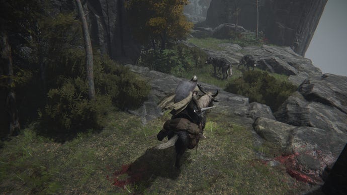 El jugador de Elden Ring se enfrenta a dos lobos a caballo.