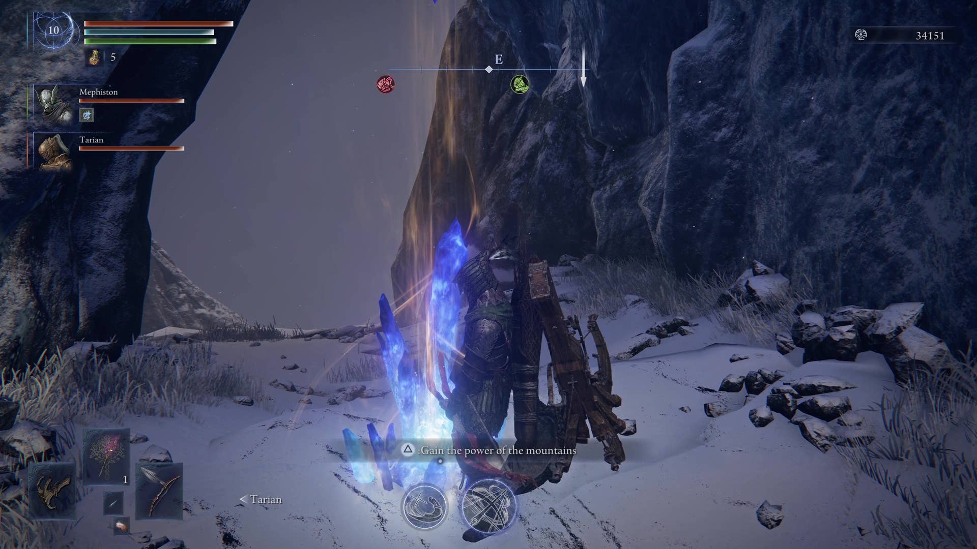Eldenling Player: Night Lindon stands on the rewards of the legendary mountain peak in a snowy, rocky landscape.