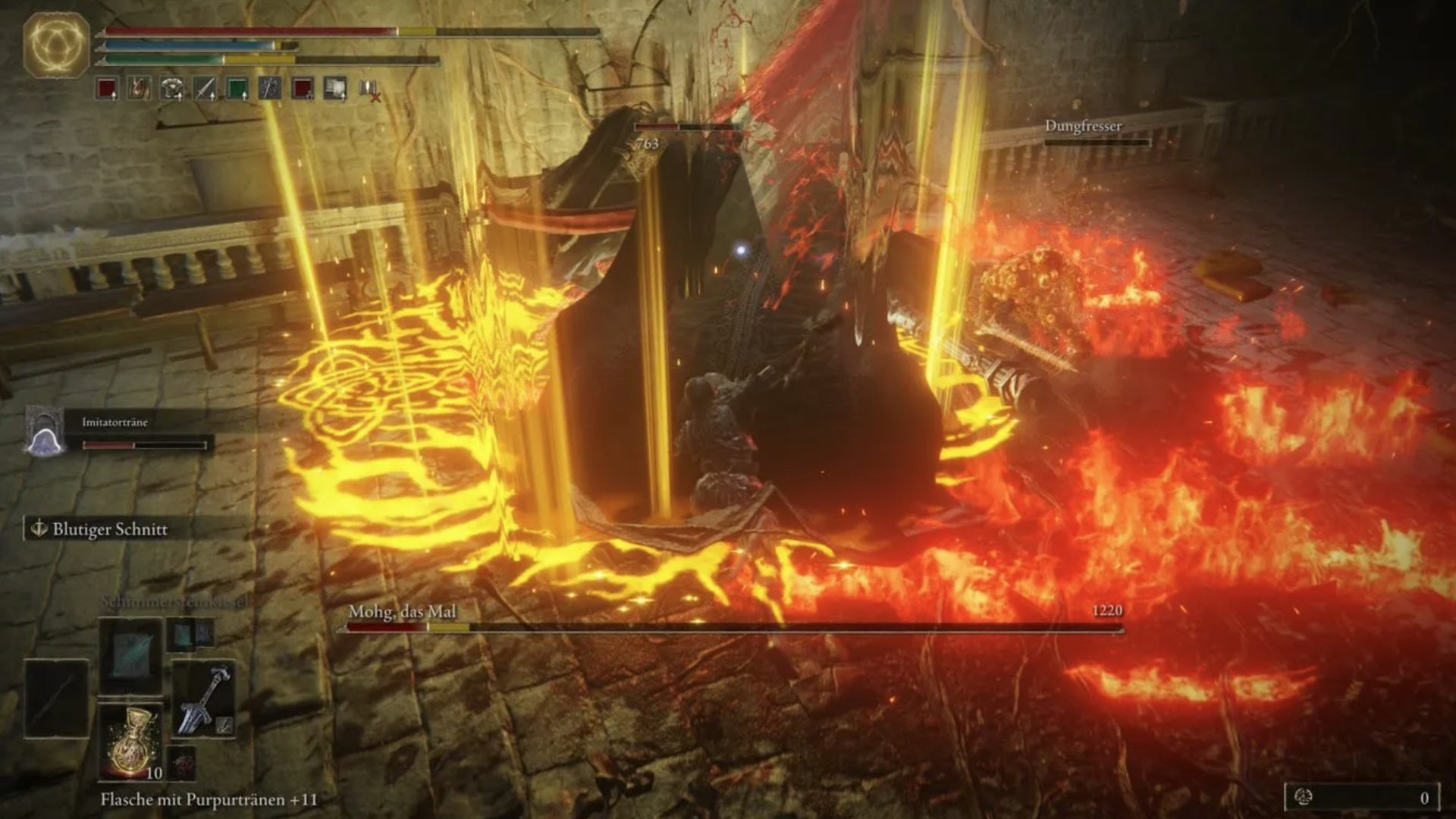 elden ring player fighting mohg the omen with low health