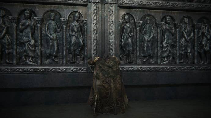 The Tarnished pushing open the giant door to Belurat in Elden Ring Shadow of the Erdtree.