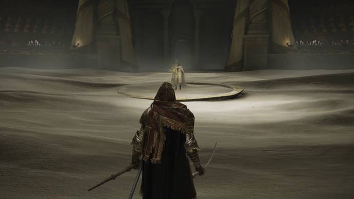 Elden Ring: Shadow Of The Erdtree screenshot of Leda in a sandy boss arena, ready to challenge the Tarnished.