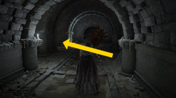 The player in Elden Ring: Shadow Of The Erdtree makes their way through the Fog Rift Catacombs, with a yellow arrow pointing towards the location of the hidden Altar.
