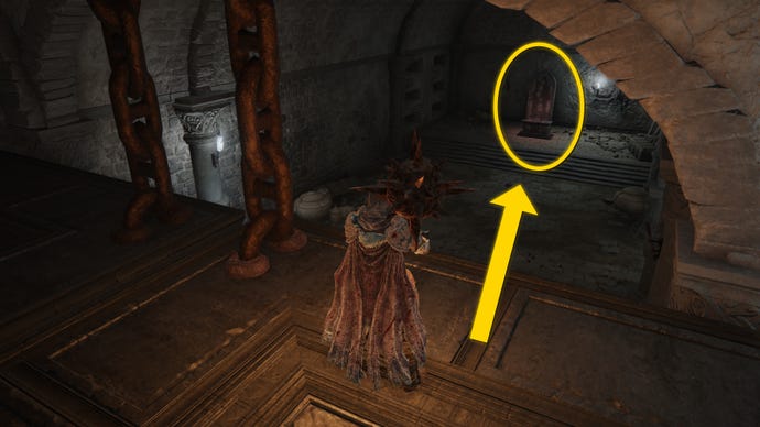 The player in Elden Ring: Shadow Of The Erdtree makes their way through the Fog Rift Catacombs, with a yellow arrow pointing towards the location of the hidden Altar.