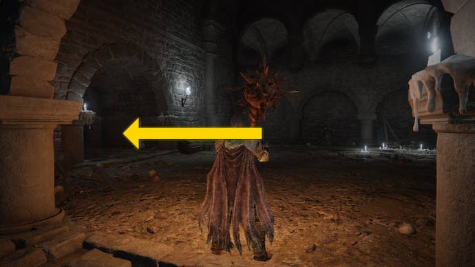 The player in Elden Ring: Shadow Of The Erdtree makes their way through the Fog Rift Catacombs, with a yellow arrow pointing towards the location of the hidden Altar.