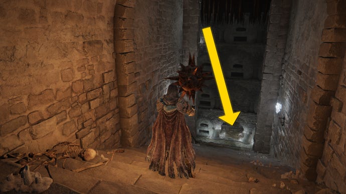 The player in Elden Ring: Shadow Of The Erdtree makes their way through the Fog Rift Catacombs, with a yellow arrow pointing towards the location of the hidden Altar.