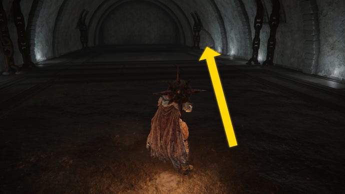 The player in Elden Ring: Shadow Of The Erdtree makes their way through the Fog Rift Catacombs, with a yellow arrow pointing towards the location of the hidden Altar.