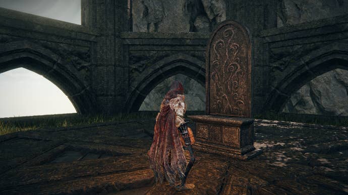 The player in Elden Ring: Shadow Of The Erdtree approaches an Altar Of Light And Dark in Rauh Ancient Ruins.