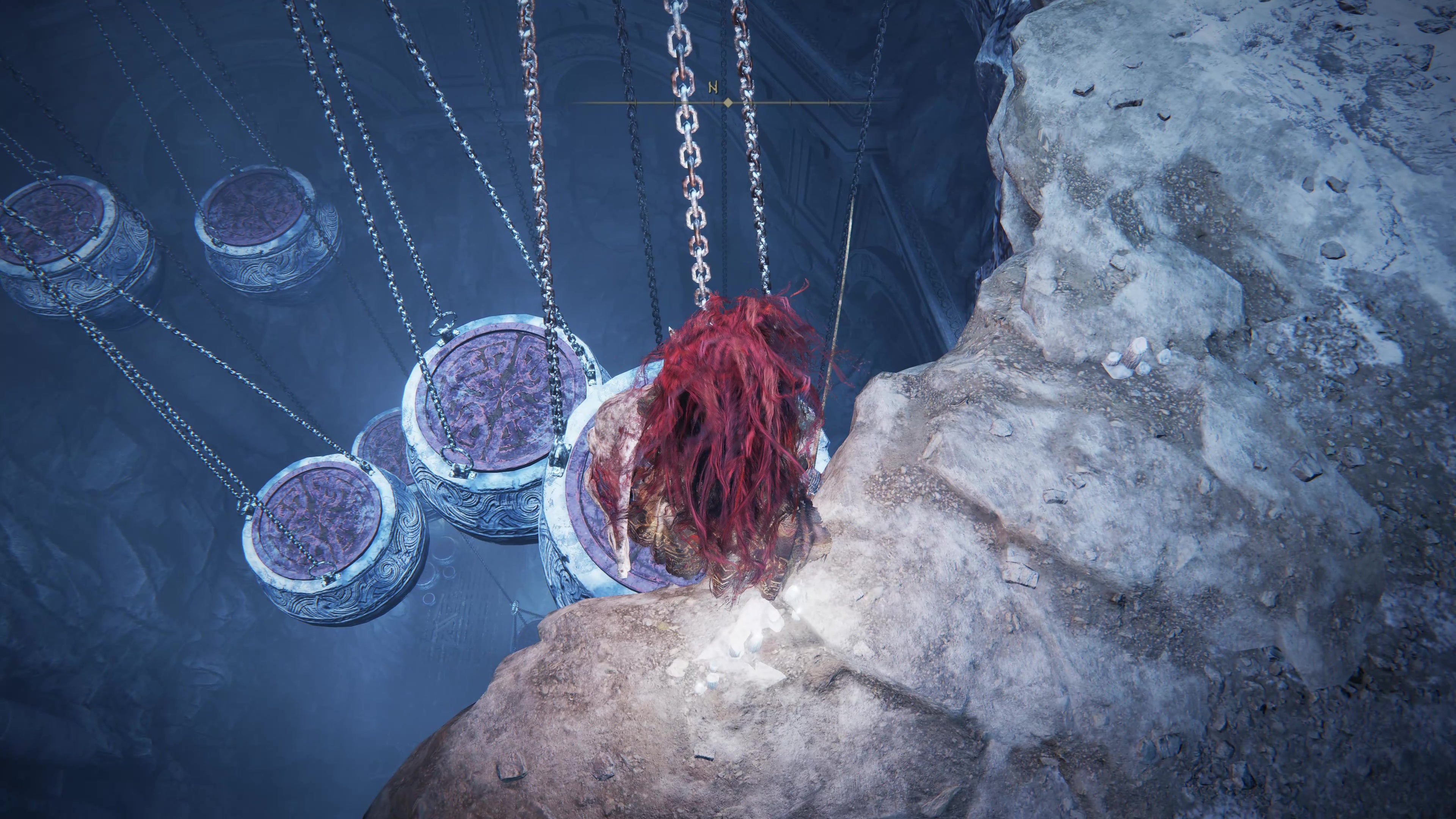 A warrior looks down at suspended pots  in the Belurat Gaol in Shadow of the Erdtree.