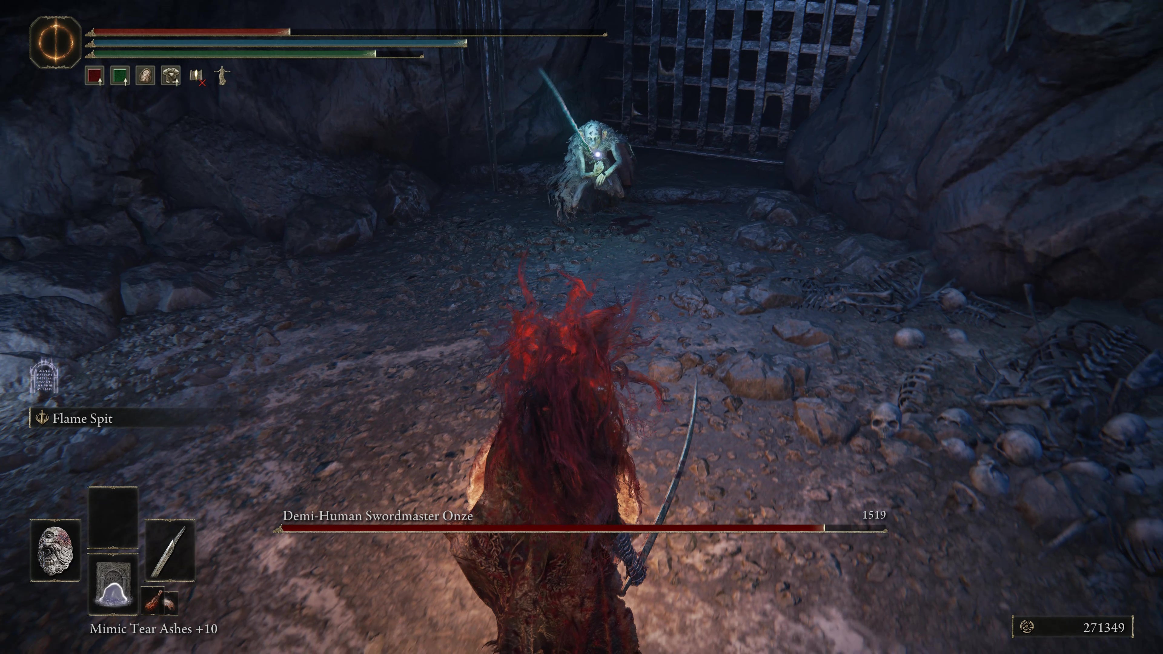 A warrior fights the Demi-Human Swordsmaster Onze inside the Belurat Gaol in Shadow of the Erdtree.