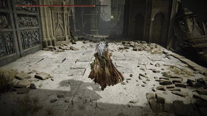 A warrior heads towards a fountain in Belurat, Tower Settlement in Shadow of the Erdtree.