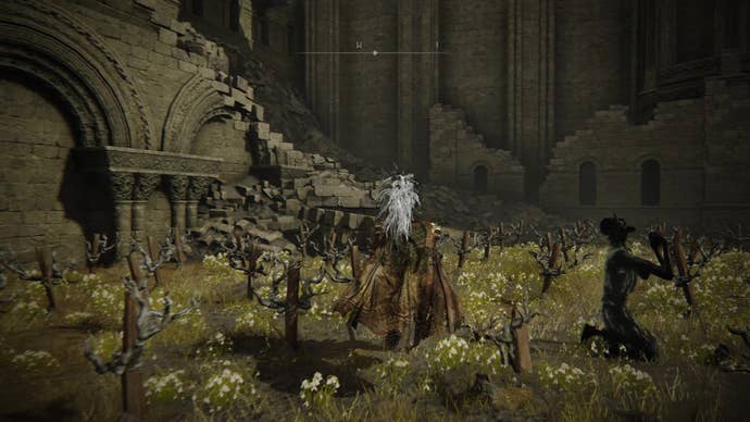 A warrior approaches a crumbled wall in Belurat, Tower Settlement in Shadow of the Erdtree.