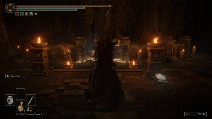 A warrior enters a large, ornate underground chamber in the Dragon’s Pit in Shadow of the Erdtree