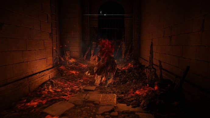 A warrior runs down a narrow alleyway toward a ladder in Taylew’s Ruined Forge in Shadow of the Erdtree.