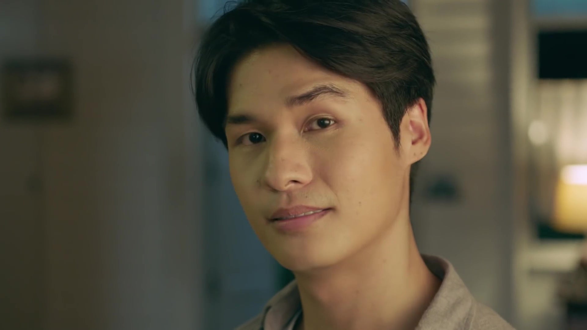 A man raises his eyebrow inquisitively in Thailand&rsquo;s Elden Ring advert.