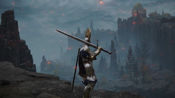 Elden Ring screenshot of the Tarnished holding the Claymore weapon above a cliff edge.