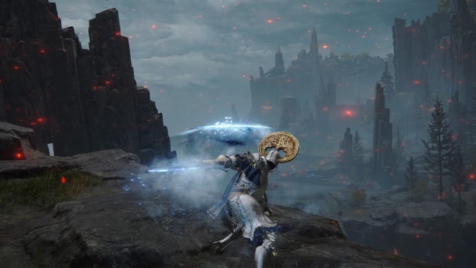 Elden Ring screenshot of the Tarnished performing the Moonlight Greatsword Weapon Skill above a cliff edge.