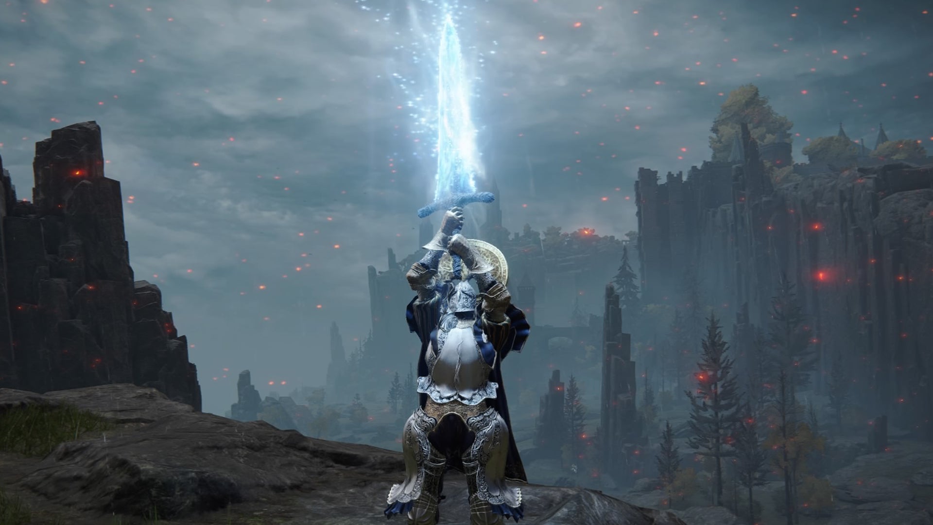 Elden Ring screenshot of the Tarnished raising the Dark Moon Greatsword weapon above a cliff edge. - 1