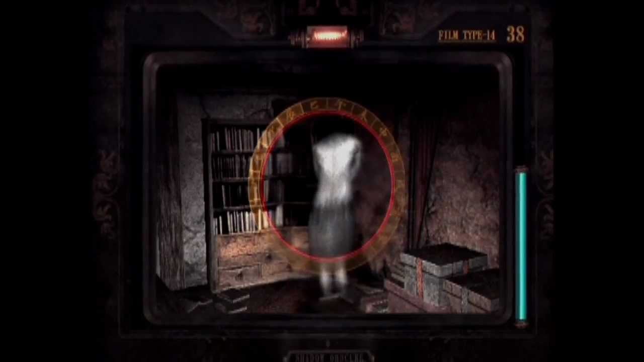 The player aims their camera at a ghost in Fatal Frame 2: Crimson Butterfly - 17