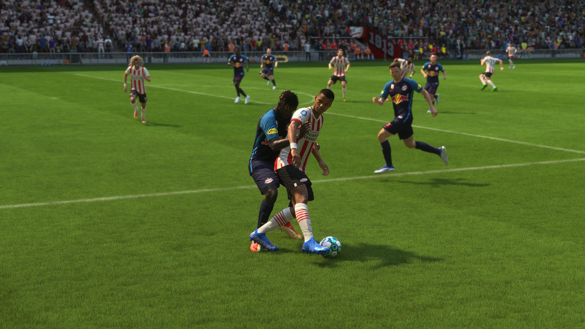 Cody Gakpo shielding the ball from Oumar Solet in FIFA 23 - 5