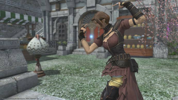 FF14 State of the Game - player character flexing for the camera