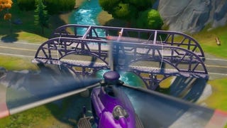 Fortnite - wyzwanie: Przeleć Choppą pod fioletowym, czerwonym i niebieskim mostem stalowym