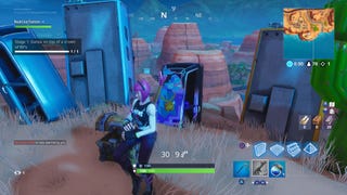 Fortnite: Dance on top of a crown of RVs, Metal Turtle, and a Submarine