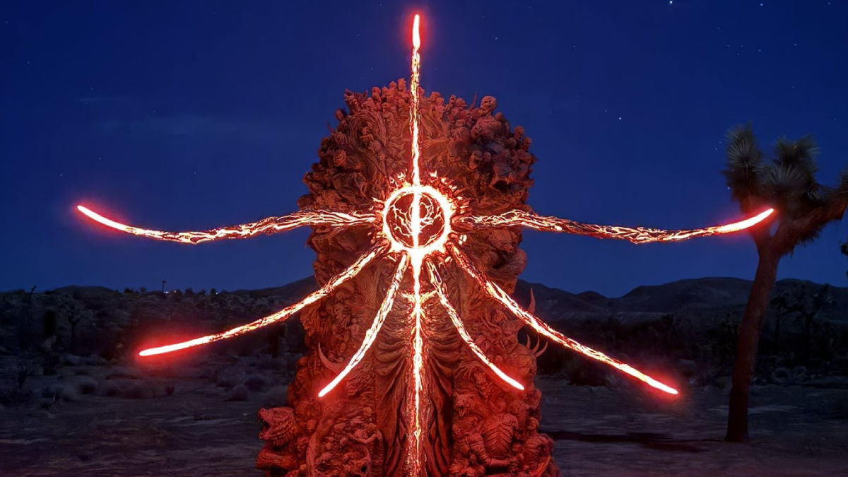 Démonická socha v poušti s zářící koulí a tenkými nohami