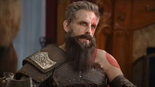 God of War Ragnarok: Ben Stiller è Kratos in un esilarante spot con Lebron James e John Travolta