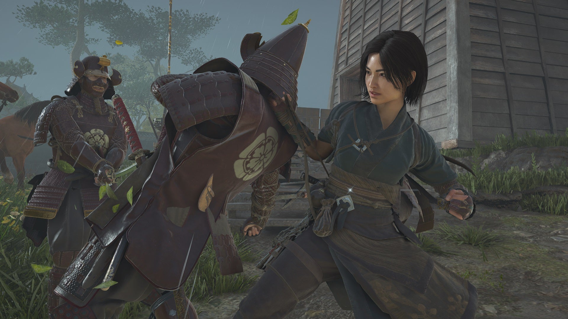 Naoe grabs an enemy from behind in Assassin's Creed Shadows. - 3
