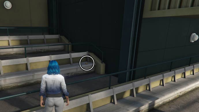 gta online yuanbao thirty three location on benches at vinewood racetrack