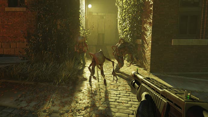 A first-person perspective showing someone holding a gun pointed at some aliens in an alleyway in Half-Life 2 RTX.
