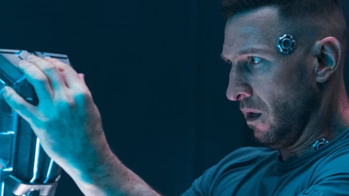 Screenshot from Paramout's Halo adaptation showing Master Chief actor Pablo Schreiber