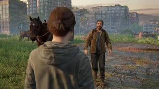 Kolejne zakulisowe ujęcia z serialu The Last of Us. Ellie i wojskowa parada