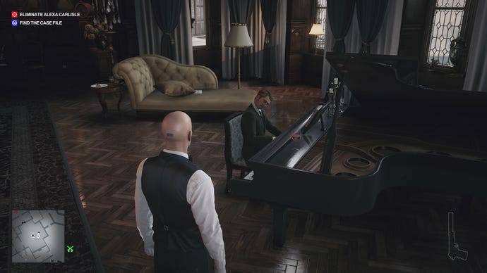 Ian Hitman watches a man play piano in a swanky, old-money dining room in the Dartmoor mansion level.