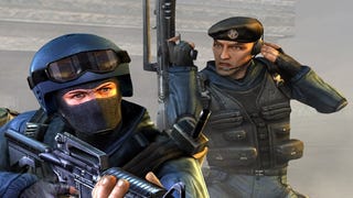 Una partita a Counter-Strike interrotta dall'irruzione degli SWAT