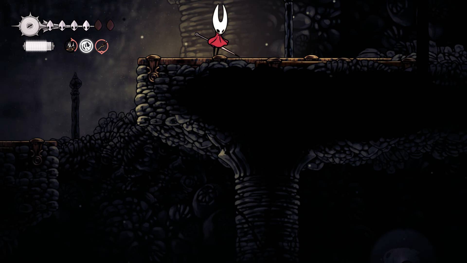 Screenshot of Hollow Knight: Silkson showing a pass through the blown up step.