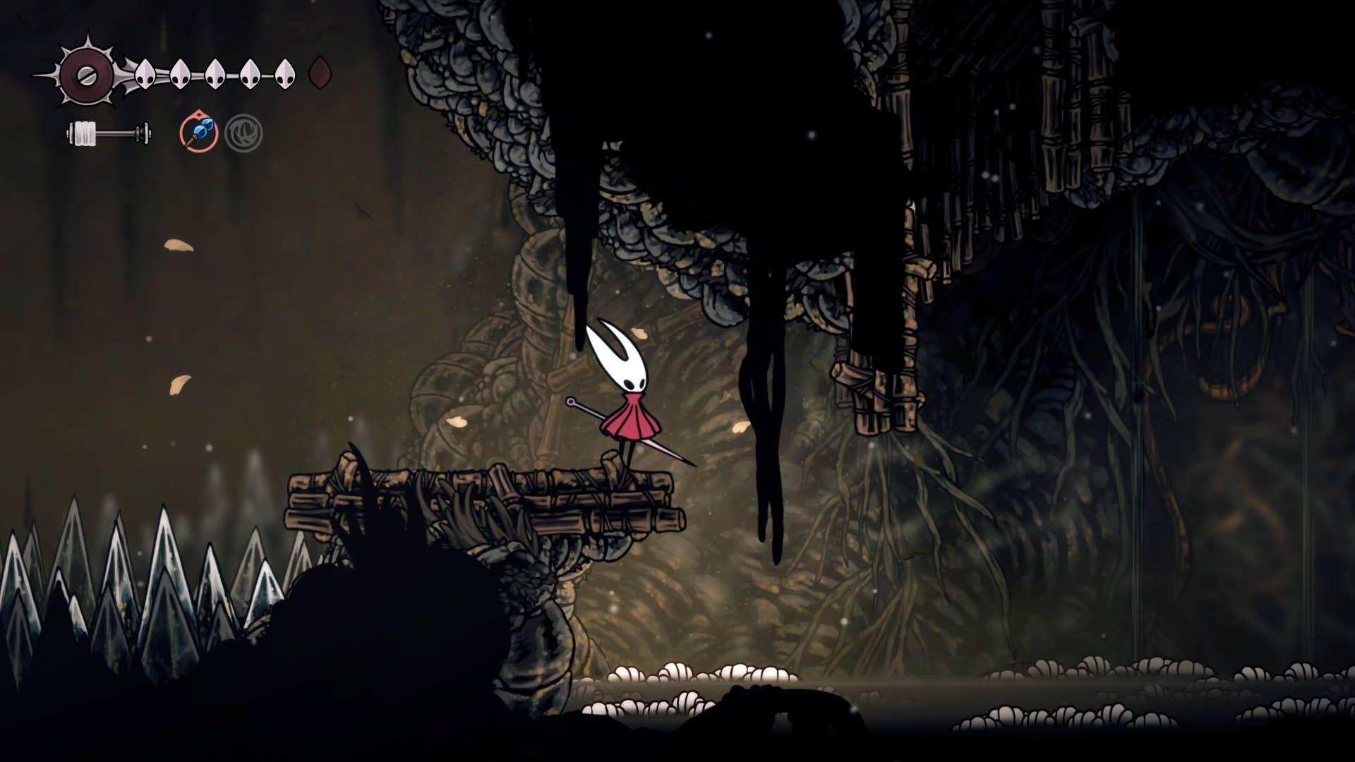 Hollownight screenshot: Silkson showing the path through the thinner path.
