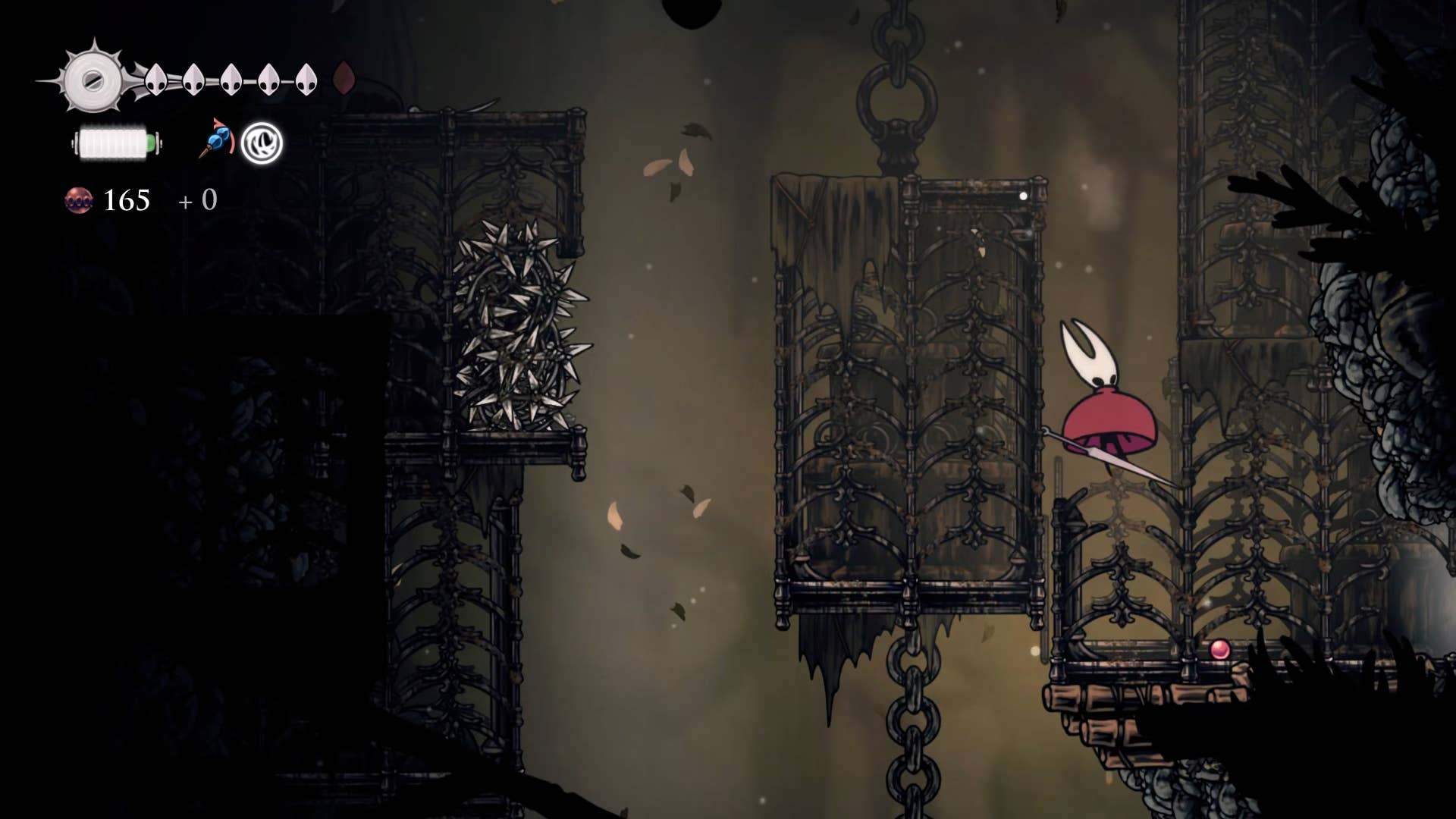 Hollownight screenshot: Silkson showing the path through the thinner path.
