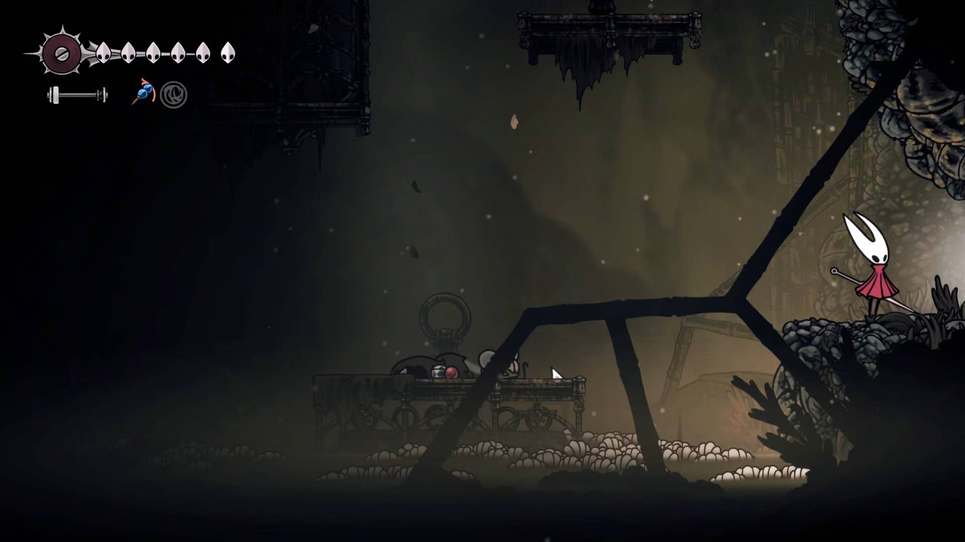 Hollownight screenshot: Silkson showing the path through the thinner path.