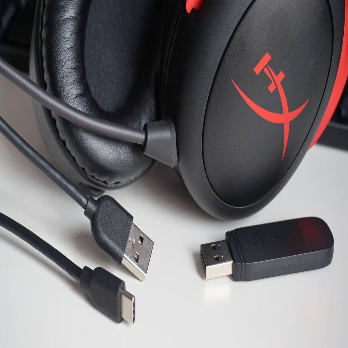 https://assetsio.gnwcdn.com/hyperx%20cloud%20ii%20wireless%20dongle%20and%20cable.jpg?width=1200&height=1200&fit=bounds&quality=70&format=jpg&auto=webp