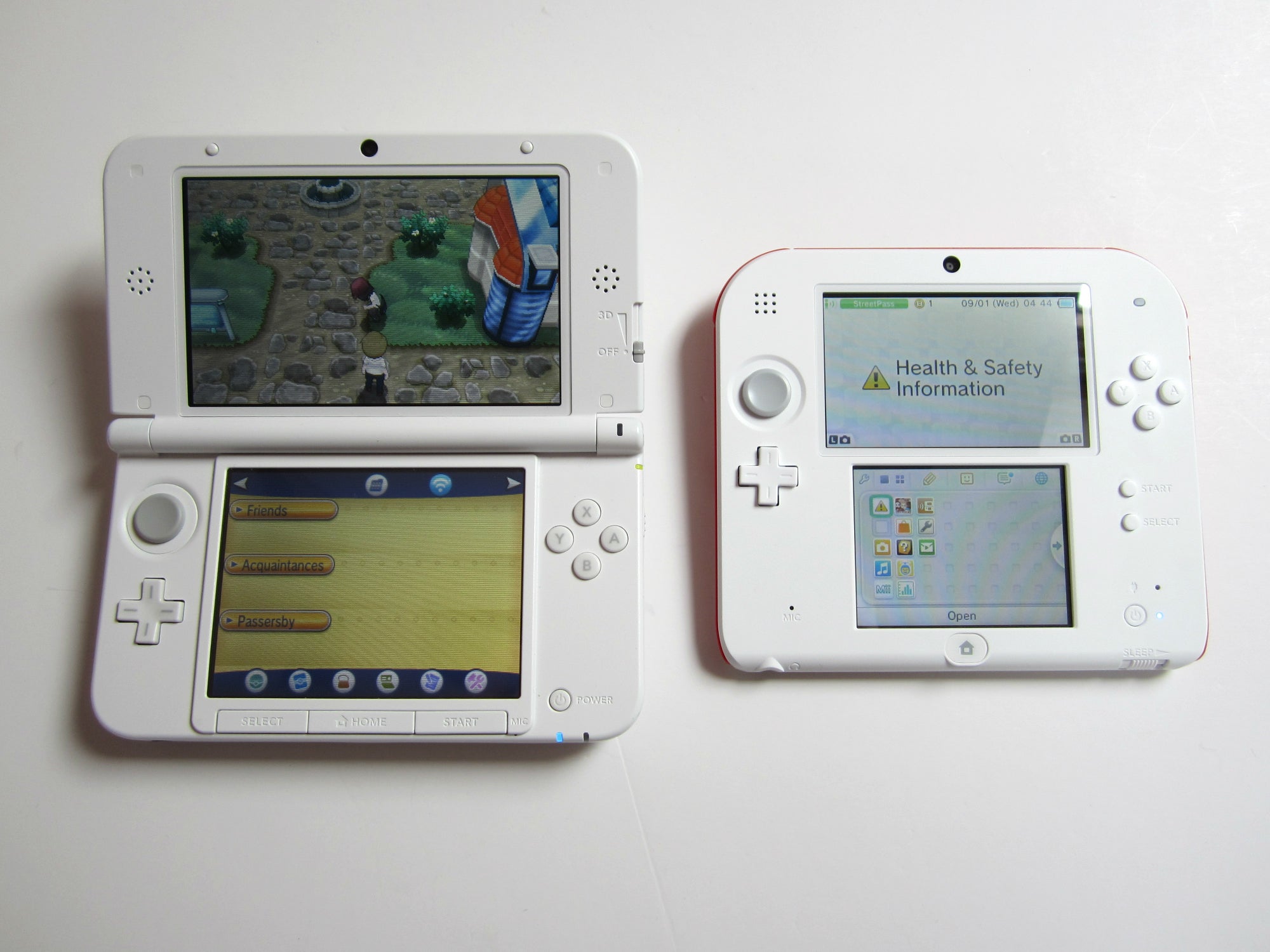 Nintendo 2ds 3ds sale difference