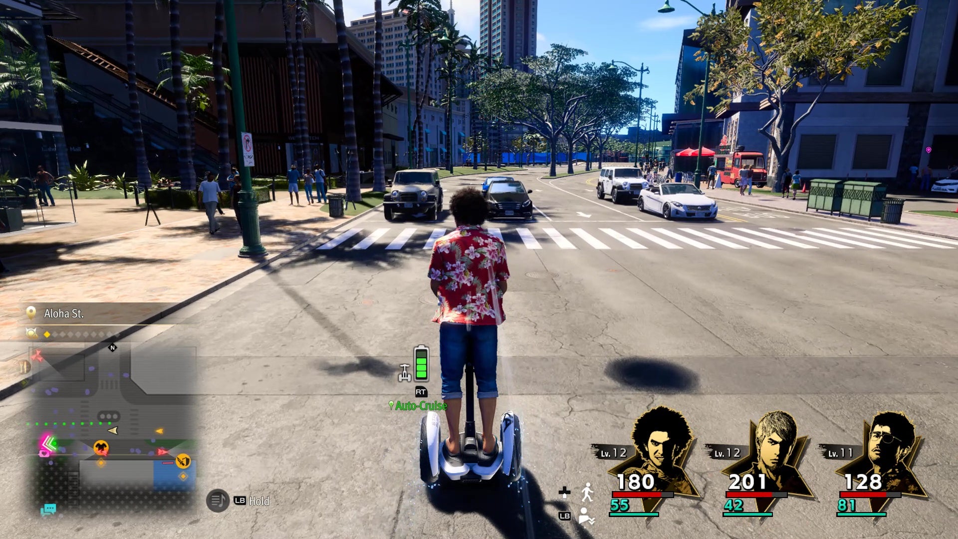 Ichiban rides his segue along Hawaii's sunny streets in Like A Dragon: Infinite Wealth. - 7