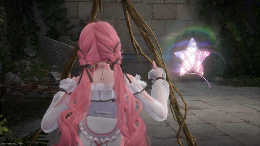 Nikki in Infinity Nikki passes through some vines into a room containing a Whimstar.