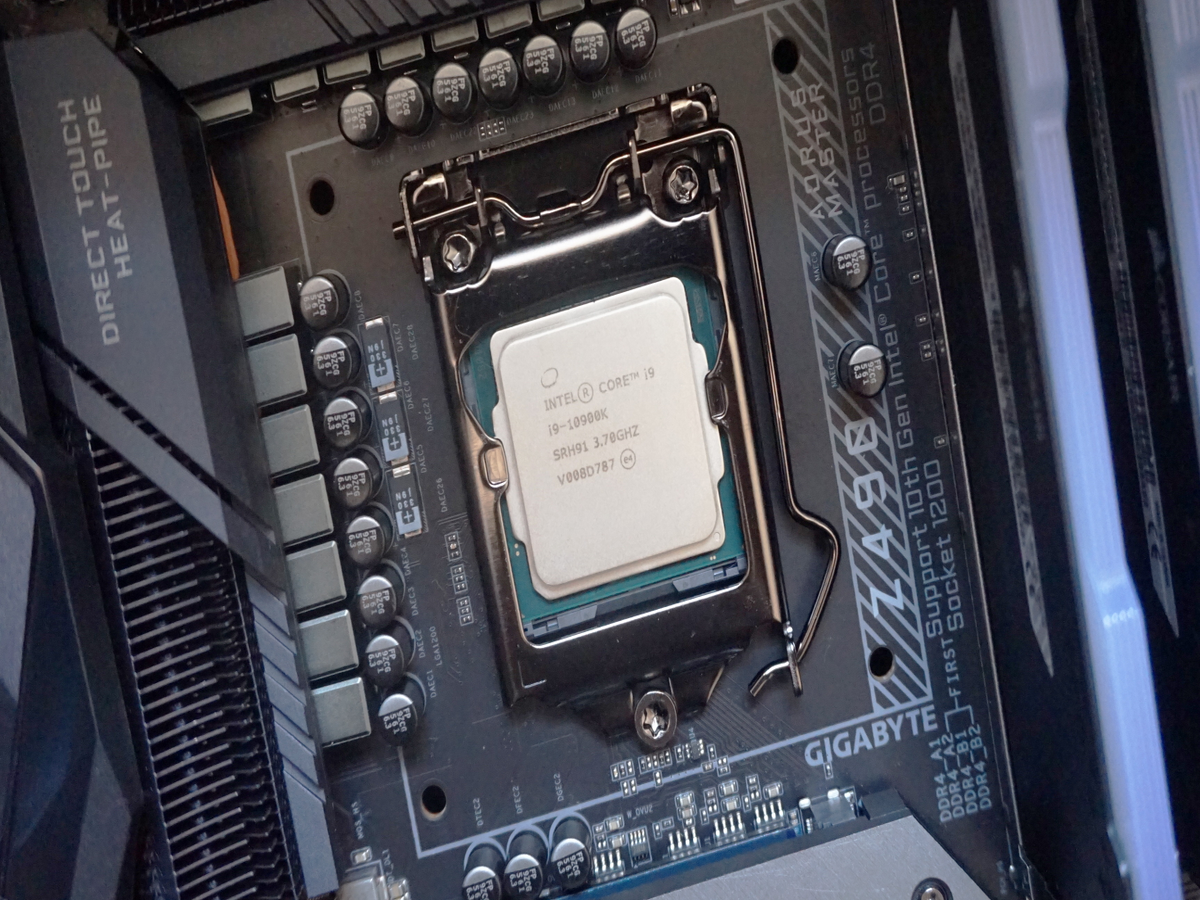 Close-Up Of Alleged Intel Core I9-10900 Processor Makes Appearance 