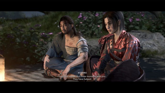 Una escena romántica entre Naoe y Koshiro en Assassin's Creed Shadows.