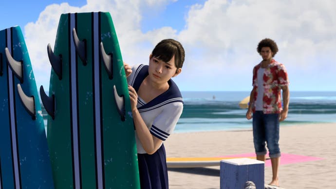Like a Dragon Infinite Wealth, Ichiban looking at Hanabe hiding behind surfboards (EMBARGO)