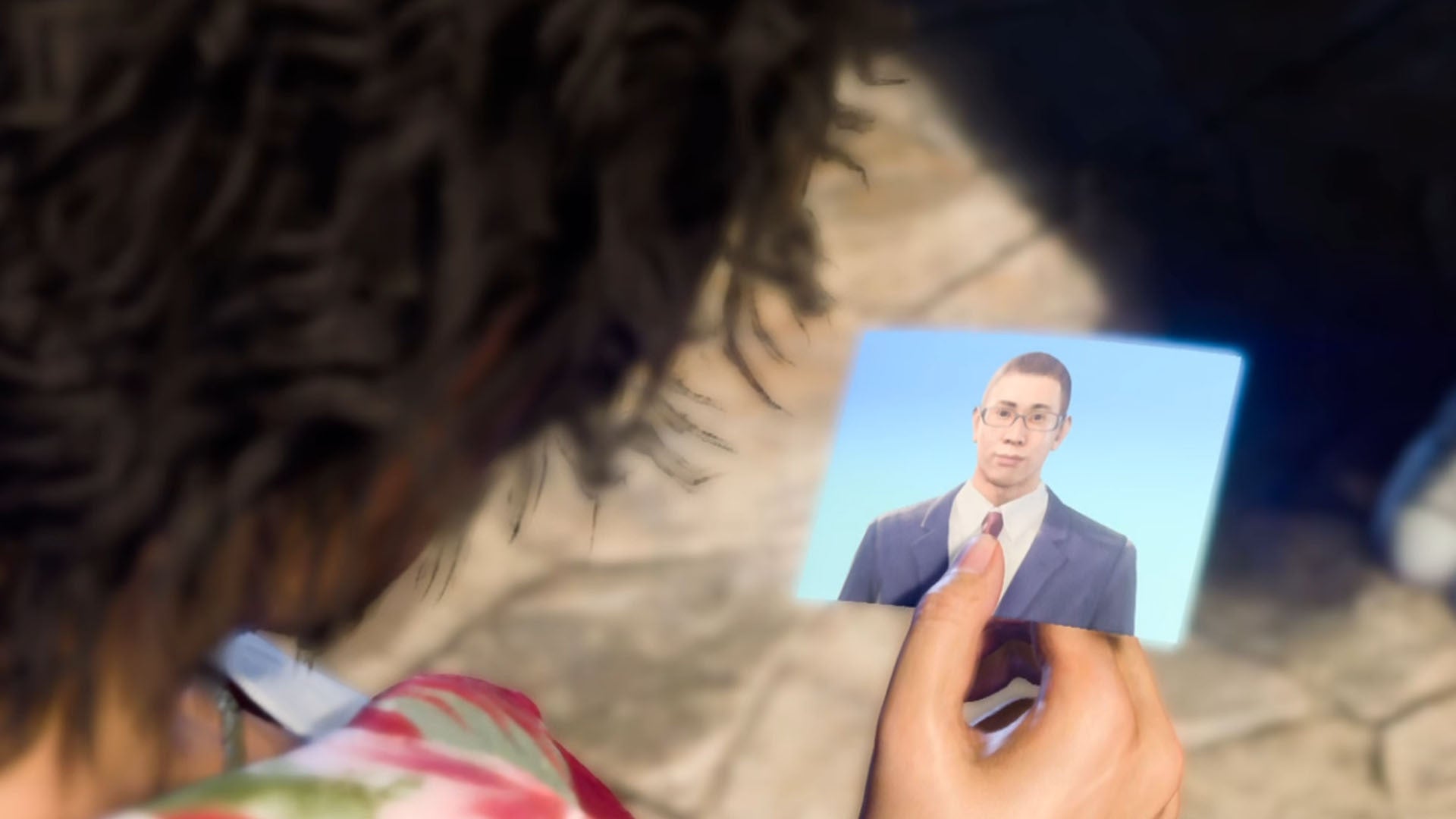 like a dragon infinite wealth, Ichiban is holding a photo of Tanabe  (EMBARGO)