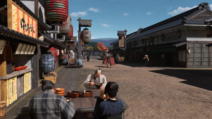 People eating outside in Kyo’s main high street in Like A Dragon Ishin!