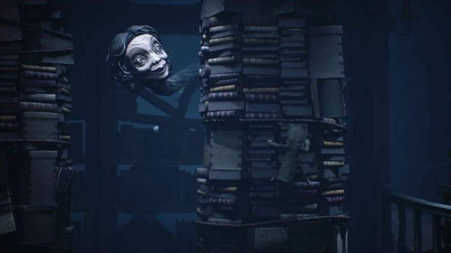 Mono from Little Nightmares II is climbing on a stack of books, while hiding from a late middle aged woman’s head, which is on a long, prehensile neck weaving between shelves.