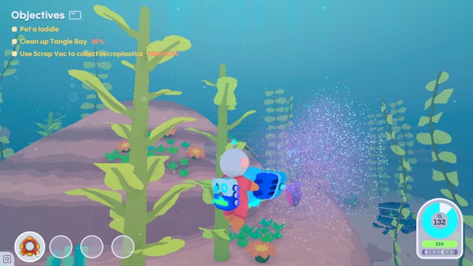 A diver sucks up micro-plastics in Loddlenaut